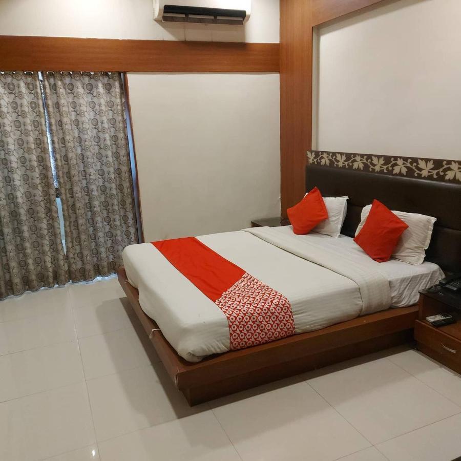 Hotel Shreenath Ahmedabad Exterior photo