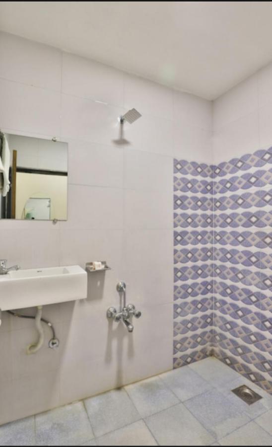 Hotel Shreenath Ahmedabad Exterior photo