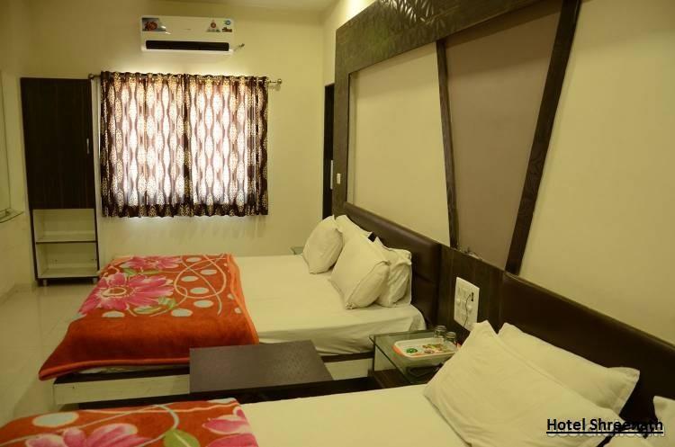 Hotel Shreenath Ahmedabad Exterior photo